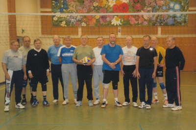 Kuntojumpparit lentopallomatsin tauolla